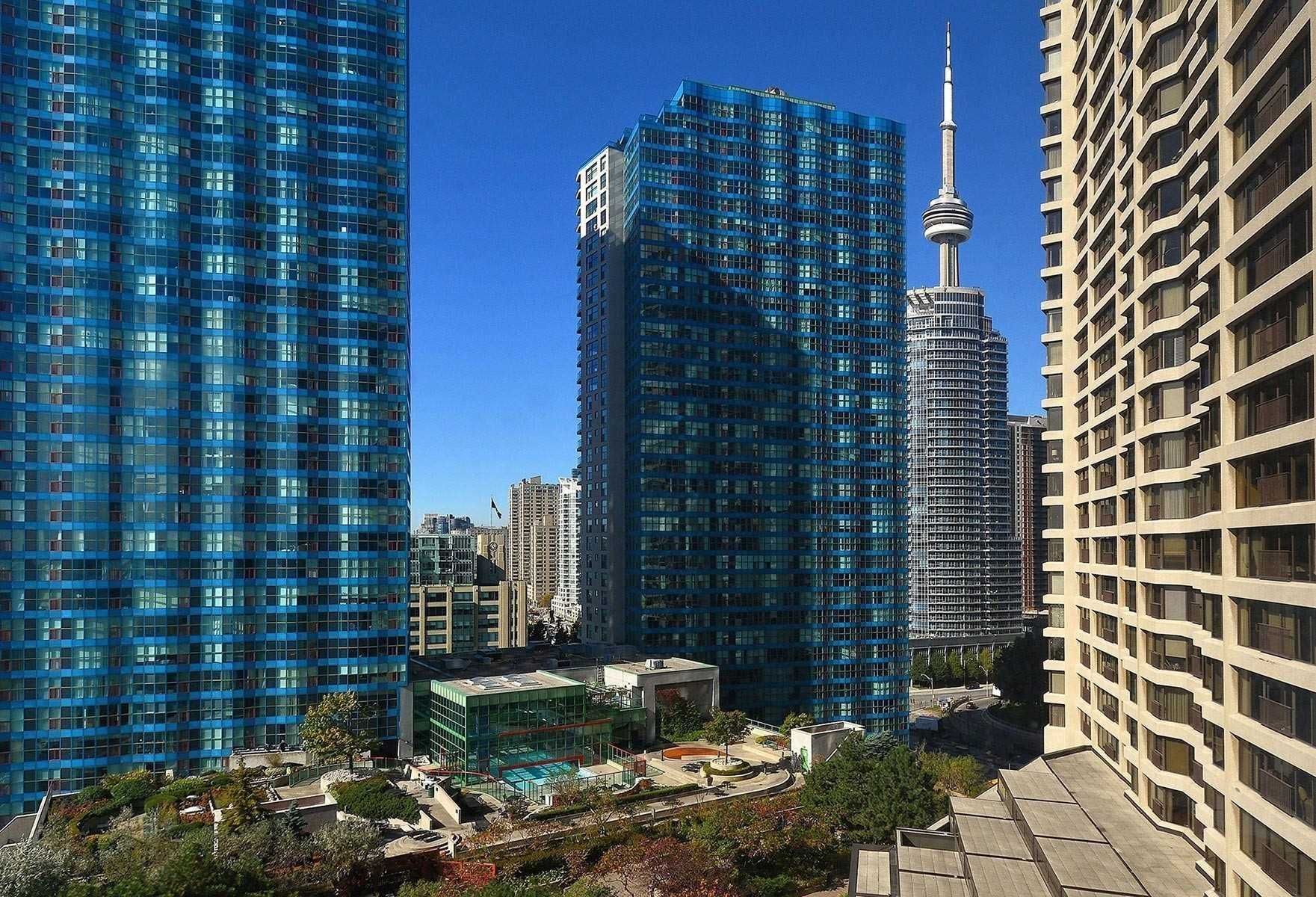 I have sold a property at 712 77 Harbour SQ in Toronto

